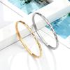 Estilo europeu e americano ouro 18K aço titânio diamante incrustado quadrado nicho de alta qualidade pulseira aberta feminina versátil pulseira elegante
