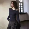 Moda estilo Hong Kong: tops modernos, estilosos e que desafiam a idade. Designs únicos, bonitos e de nicho que não serão vistos em todo mundo. Camisetas ombro a ombro, com corte justo, para mulheres, perfeitas para o início do outono