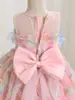 Vestido infantil, vestido de princesa, estilo fino de verão, design de pétalas tridimensional, saia de tule rodada, adequado para meninas pequenas, daminhas de honra e artistas.
