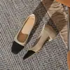 Piel Suave Estilo Pequeño Aroma Tacón Grueso Zapatos de Tacón Alto Mujer 2026 Primavera Otoño Nuevos Color Bloque Francés Boca Baja Piel Suave Tacón Medio Zapatos de Salón Mujer