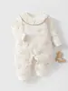 Mameluco de piel amigable para bebés niñas, grado A, colección otoño/invierno, algodón delgado de 40g, lindo diseño de cuello de muñeca