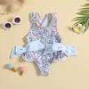 Traje de baño de una pieza para niñas de verano con estampado floral, espalda cruzada, doble lazo, espalda muy abierta y ribete de encaje