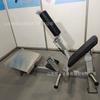 Los fabricantes producen máquinas de puente de cadera comerciales, equipos de fitness para el entrenamiento de cadera con el mismo hermoso entrenador de golpes de cadera ajustable Peach Hip