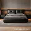 Cama de Casamento Minimalista Estilo Italiano, Cama de Chão Moderna de Luxo Leve, De Alta Qualidade e Elegante, Cama de Casal para Quarto Principal de 1,8m com Estofamento Macio em Couro Genuíno e Estrutura de Madeira Maciça