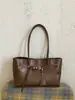 Bolsas: Bolsos tote retro europeos y americanos transfronterizos, gran capacidad, elegantes bolsos de hombro para mujer para el trabajo, que exudan una sensación sofisticada y de alta gama.