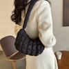 Bolso de hombro sencillo y moderno, bolso de hombro personalizado a la moda, bolso retro informal tipo dumpling, nuevo bolso de otoño 2023 para mujer