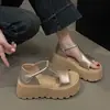 Novidade Verão 2026 Bico Redondo Abertos Respiráveis Leves Antiderrapantes Tiras Cruzadas Femininos Para Uso Externo Slip-On Chinelos de Moda
