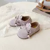 Sapatos de Couro com Laço para Meninas 2026 Nova Coleção Primavera e Outono Sapatos Macios com Solado Princess para Meninas Pequenas Sapatos Modernos e Versáteis para Crianças Pequenas