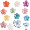 Color flor de cinco pétalos cerámica cuentas sueltas Macaron lindas cuentas perforadas pulsera collar DIY accesorios al por mayor