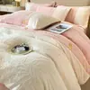 Juego de Cuatro Piezas de Leche Polar Grabada de Alta Gama Funda Nórdica Patchwork Otoño e Invierno Espesado Estilo Lujo Ligero Ropa de Cama de Leche Polar Coral Polar