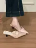 Primer Encuentro Ji Xiaoxiang Sandalias Florales de Punta Aguda para Mujer, Nuevos Zapatos de Verano 2026 con Moño y Tacón Alto de Punta Cerrada