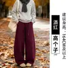 Pantalones de color marrón con pierna curva para mujer, nueva colección otoño 2026, los populares y modernos pantalones de pana de este año, corte holgado y favorecedor, estilo de pierna ancha