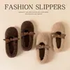 Pantuflas de algodón esponjosas para mujer, nuevo estilo invierno 2026, con un lindo diseño de lazo, adecuadas para usar en interiores e ideales para uso posparto