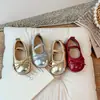 Sapatos de Couro Infantis Primavera 2026, Sapatos Populares de Cor Sólida Simples com Bico Redondo Estilo Coreano para Meninas com Solado Macio e Laço, Sapatos de Couro da Moda