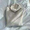 Suéter de Tricô Versátil com Gola Alta Estilo Dopamina para Mulheres Outono e Inverno 2025 Gola Alta Manga Longa Camada Base