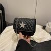 Bolsa de Ombro para Mulheres, Moderna, Casual, Versátil Bolsa de Axila, Design de Nicho, Bolsa Transversal de Corrente com Losango e Estrela de Cinco Pontas