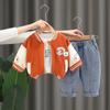 Traje de primavera para niño 2025, primavera y otoño, nuevo traje de béisbol con diseño de oso de dibujos animados para niños, chaqueta de estilo occidental, conjunto de tres piezas para niños