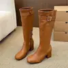 Botas de moda de tacón grueso con cremallera lateral y hebilla retro, mismo estilo que las de Jang Won-young, botas largas de jinete de tacón grueso con media cremallera y hebilla dorada