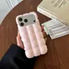 Funda minimalista de color sólido tridimensional de nube adecuada para iPhone 17 Pro Max, 16 Pro, acabado mate para 15/14