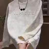 Suéter casual de moda con teñido degradado, nuevo top sudadera versátil de tendencia con relieve y letras, nuevo para otoño e invierno para hombre, manga larga