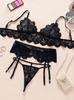 Camisola Fashion de Seda Preta com Renda e Recorte Revelador nas Nalgas, Lingerie Sexy e Sedutora para Mulheres Jovens