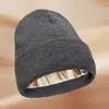 Touca de Tricô Acetinado com Logo Personalizado, Touca de Lã de Inverno, Quente e Adequada para Rostos Redondos, Faz o Rosto Parecer Menor, Gorro Unissex com Bordado