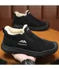 Novos sapatos de inverno masculinos de algodão, quentes e forrados com fleece, com solas grossas para conforto, perfeitos para clima com neve e versáteis para várias roupas.