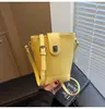 Bolso de Hombro Simple de Alta Gama Diseño Nicho Bolso para Viajeros Bolso de Cubo Cruzado Nuevo Verano 2025 para Mujer