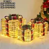Decoración navideña arte en hierro caja de regalo luminosa juego de tres piezas adorno de exhibición arreglo de escena de árbol de Navidad