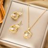 [Aço titânio] Colar de luxo leve com flor de íris, imitação de flor vermelha e azul, banhado a ouro, elegante e elegante, feminino