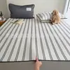 Juego de Tres Piezas de Esterilla Refrigerante de Seda de Hielo con Brillo Acuático y Rayas de Estilo Mixto Minimalista para Dormitorio de Verano, Esterilla Lavable con Aire Acondicionado