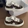 Novedad Otoño 2026 Zapatos Blancos Bloque de Color Parche de Estrella Rayas Rojas y Blancas en el Forro Puntera Redonda Corte Bajo Cordones Suela Blanda Planos