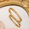 Pulseira de aço de titânio com flor Daisy, design de nicho de verão feminino, pulseira de aço inoxidável de luxo Sense Light, elegante e simples de alta qualidade