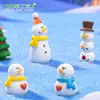 Figuras de dibujos animados en miniatura de paisajes con Santa Claus y muñeco de nieve con letreros, lindos accesorios de decoración DIY, mini adornos