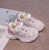Zapatos Casuales de Malla Transpirable para Niñas 2026 Primavera/Verano Nuevos de Moda Versátiles Zapatos Papá para Niños Tenis de Moda para Niños