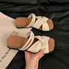 Sandálias de Encaixe com Salto Plataforma e Bolinhas Francesas Cruzadas para Mulheres, Verão, Roupa Externa 2026, Novas Chinelos Casuais de Duas Vias