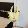 Colete Estilo Transfronteiriço com Padrão de Lichia Bolsa Cesta de Legumes para Mulheres 2025 Nova Bolsa de Ombro Único Transversal de Couro Genuíno Moda Versátil Tendência