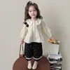 Conjunto de Camiseta con Orejas de Conejo Lindo para Niñas 2026 Nuevo Estilo Primavera y Otoño Pantalones Florales Infantiles Lindo Conjunto Coreano de Dos Piezas