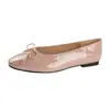 Chegada Nova Outono 2026 Sapatos Rasos Femininos Bico Fino Laço Bolinhas Versáteis para o Trabalho Slip-on Baixo Sapatos Individuais