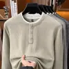Nueva sudadera de manga larga para hombre de otoño, moderna, casual, cuello redondo, imitación de dos piezas, tejido de lana, camiseta base, suéter