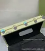 Pulseira Fina de Flor em V com Trevo de Quatro Folhas Banhada a Ouro com Cinco Flores, Espessamente Banhada a Ouro 18K, Trevo de Quatro Folhas Natural de Madrepérola Branca Pulseira da Sorte