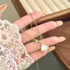 Colar de Madrepérola em Forma de Leque para Mulheres, Joia Dourada Tendência Não Desbota com Diamantes, Corrente Elegante e Luxuosa para Clavícula