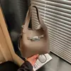 Bolsa Feminina Grande de Mão Estilo Vintage 2026 Nova Outono e Inverno Cor Sólida Casual Bolsa Pequena Transversal Tipo Saco