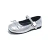 Zapatos de Cuero con Lazo para Niñas 2026 Primavera y Otoño Nuevos Estilo Francés Zapatos de Princesa Plateados Bajos Mocasines de Suela Suave de Moda