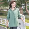 Nueva chaqueta con capucha de otoño para madres, color liso, elegante y rejuvenecedora, gabardina de manga larga para mujeres de mediana edad y mayores