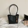 Bolsa de axila de gran capacidad para mujer, bolso tote con patrón tejido nuevo para el verano 2026, bolso cesta simple de un solo hombro