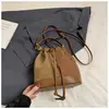 2026 Nova Moda Bolsa de Mão Color-Blocking Bolsa Saco Retrô Popular Nicho Cordão Bolsa para o Dia a Dia Estilo Coreano Transversal Pequena
