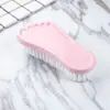 Cepillo de plástico para ropa de cerdas suaves, cepillo de limpieza doméstico multifuncional para ropa y zapatos, en stock, venta al por mayor desde el fabricante
