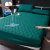 Nueva Sábana Bajera Impermeable Ajustada con Patrón de Diamantes Curvados, Apta para la Piel, Cubre Cama de una Pieza de Color Sólido, Juego de Tejido Cepillado, Protector, Venta al por Mayor Transfronteriza