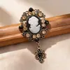 Broche de cabeza de belleza de nicho de alta gama transfronterizo para mujer, estilo corte vintage, calado con diamantes, broche de pin grabado exquisito